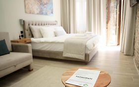 Monopati House